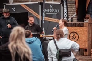 Jenny Krutzinna & Lukas Koerdt halten beim Vanlife Ferropolis einen Vortrag über Camping in Skandinavien