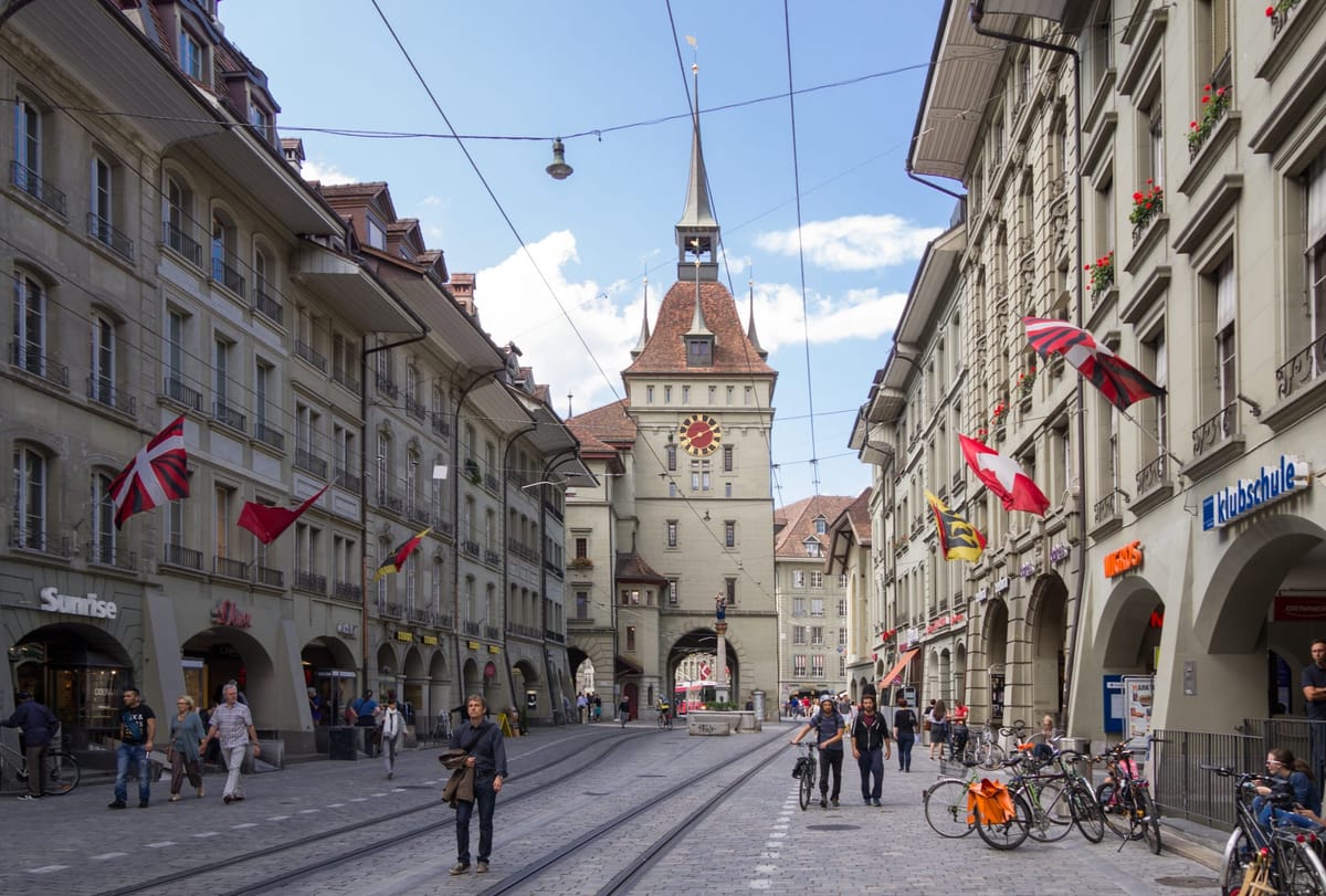 Kafigturm_and_Marktgasse_-_Bern,_Switzerland_-_panoramio.jpg