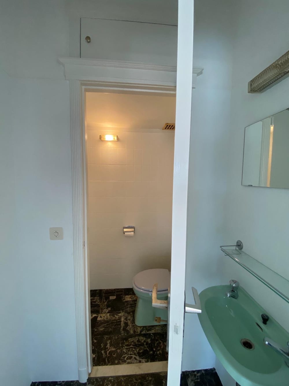WC Visiteurs avant.jpg