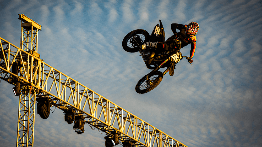 Masters of Dirt - FMX jumping