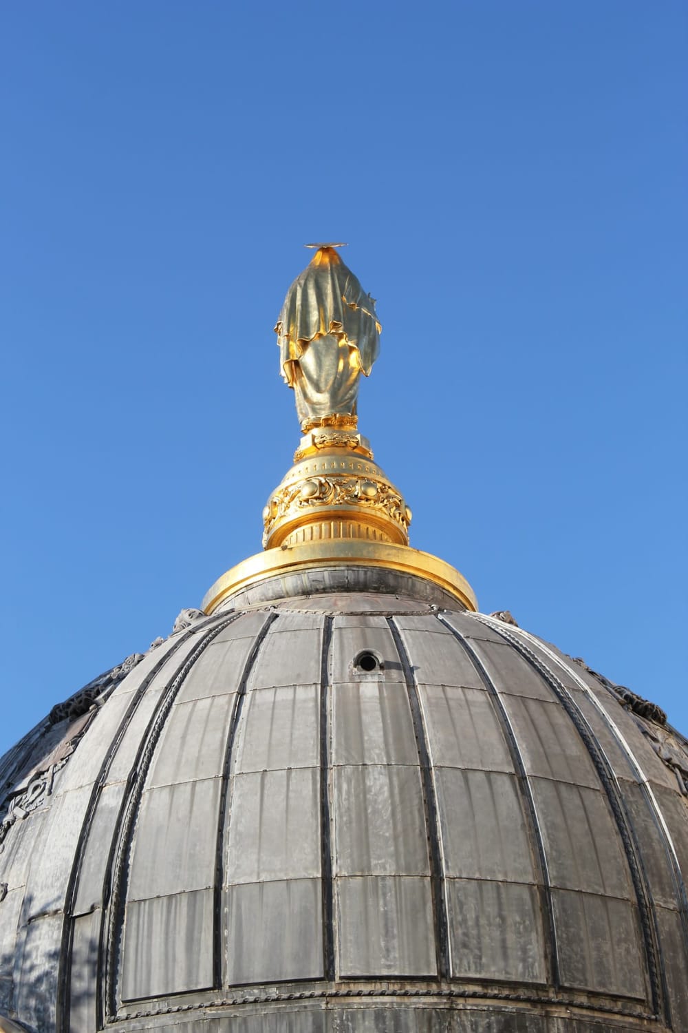 Statue dorée 6 (1).JPG