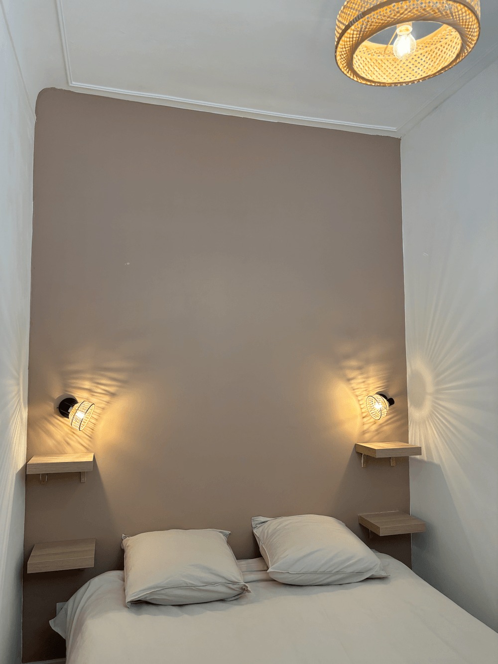 installation-appliques-murales-chambre-electricien-marseille.png