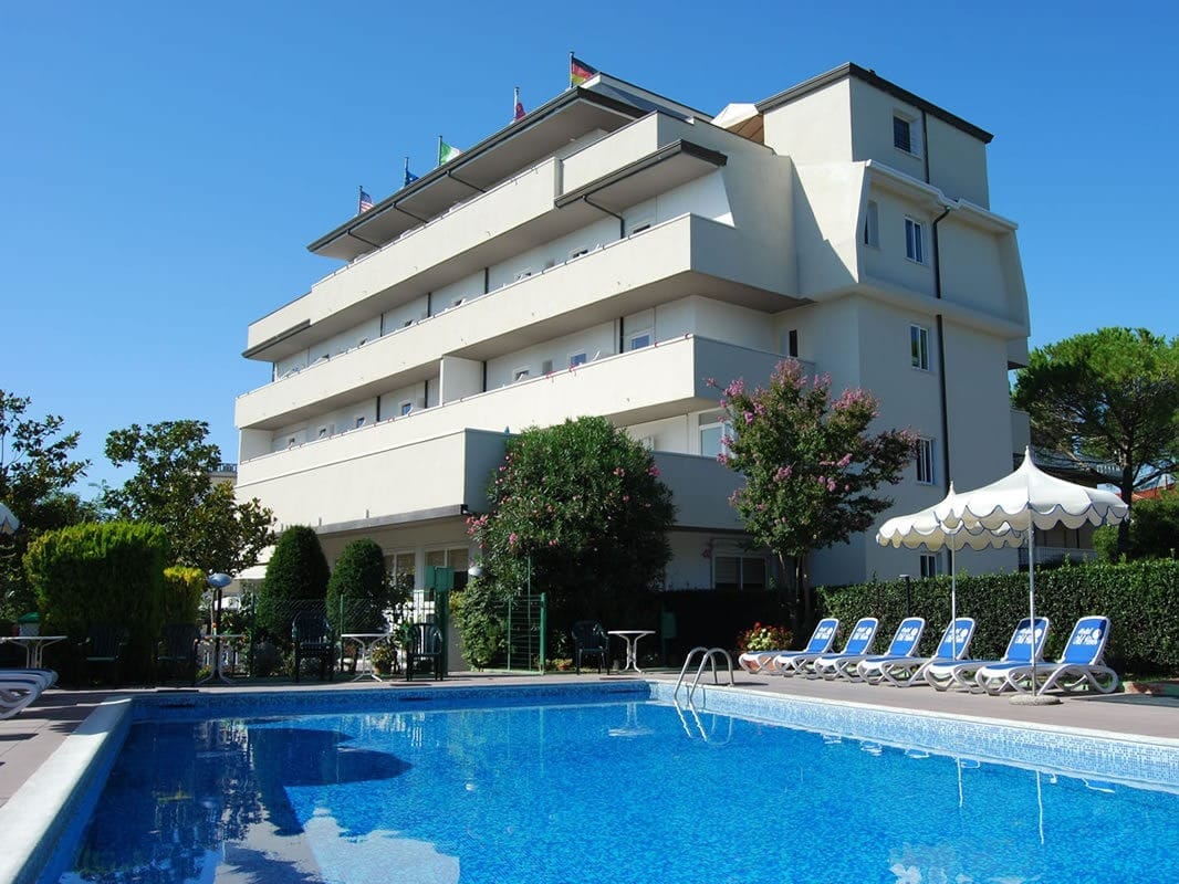 piscina-hotel-old-river-lignano-riviera-001.jpg