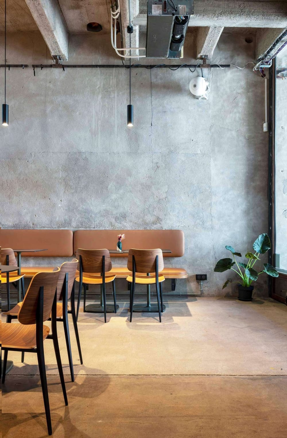 Photo du café Madeleine à Nantes, mobilier sur mesure IDM, photographié par Gwénaëlle Hoyet