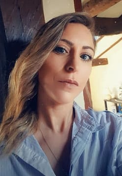 photo profil aurore COULEUR sans cadrage.jpg